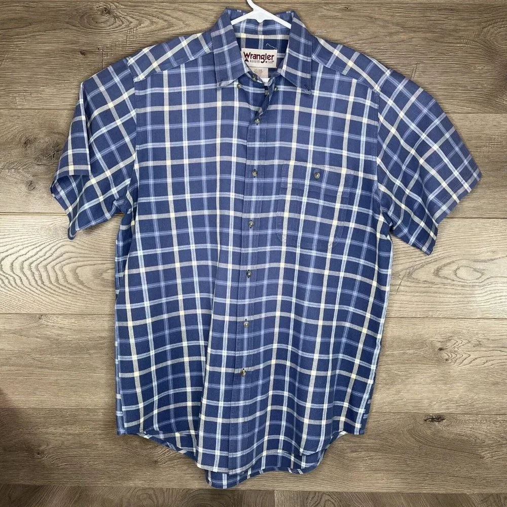Wrangler Mens Button Down Shirt LG Blue Plaid Short Sleeve Rugged Wear Outdoors - Picture 2 of 10
